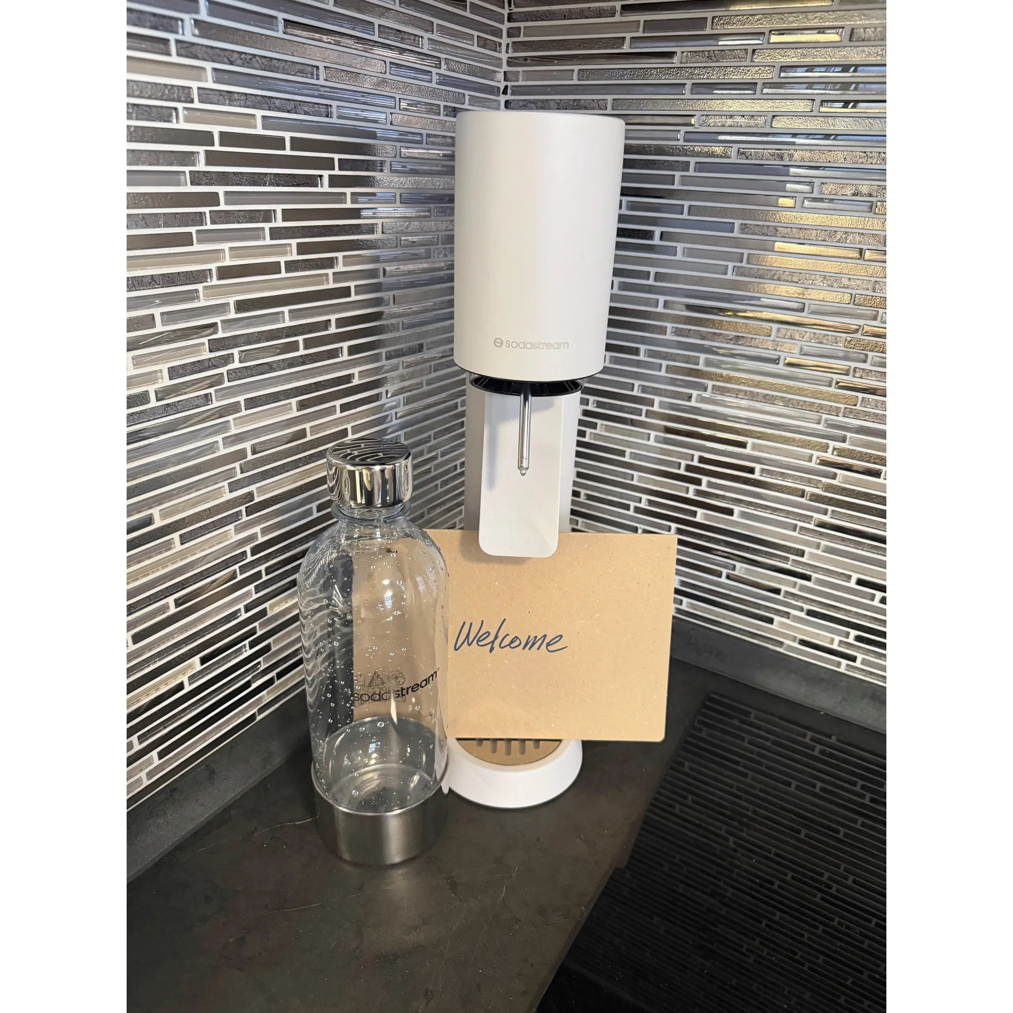 Fotografie 20 - Výrobník sody Sodastream Enso stříbrný