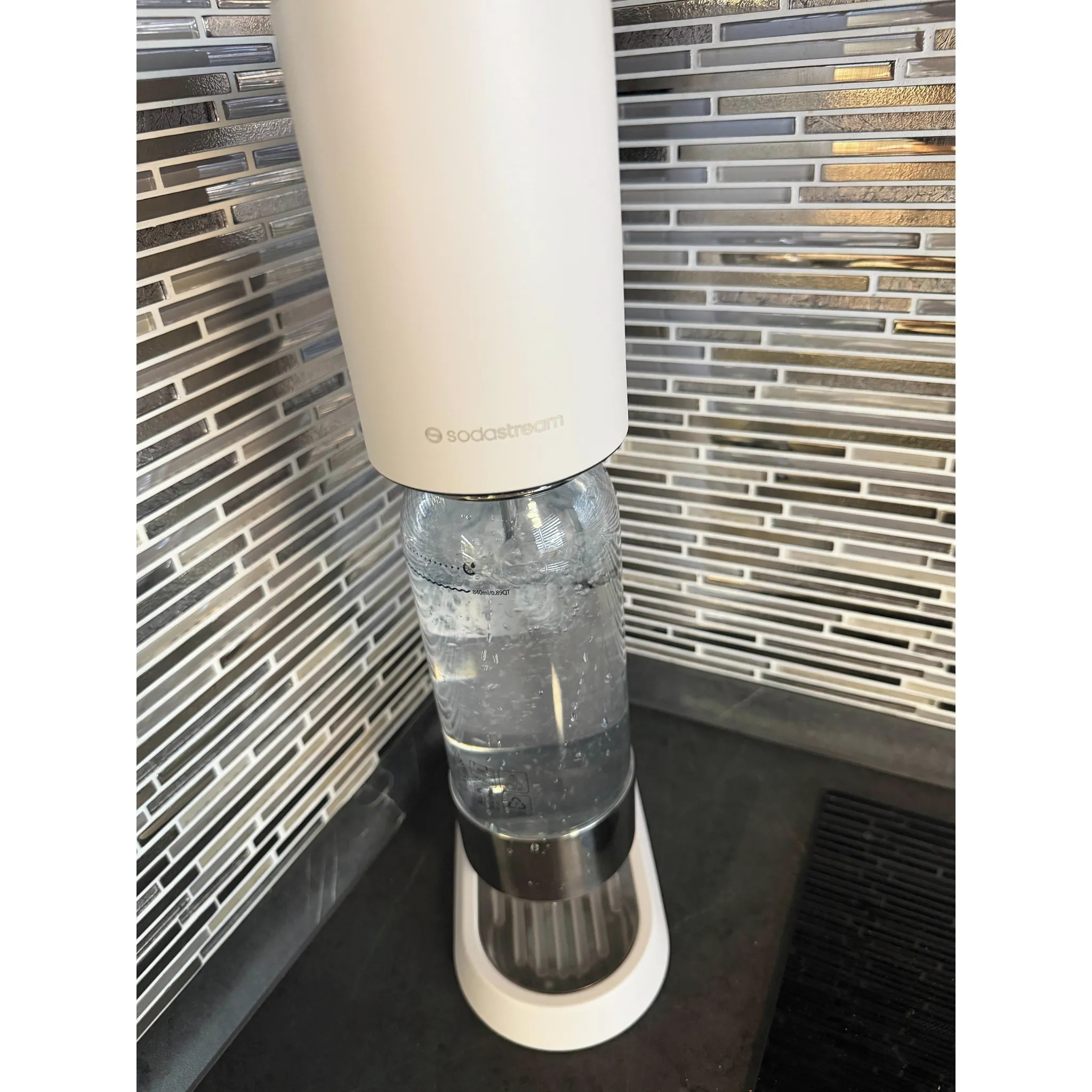 Fotografie 18 - Výrobník sody Sodastream Enso stříbrný