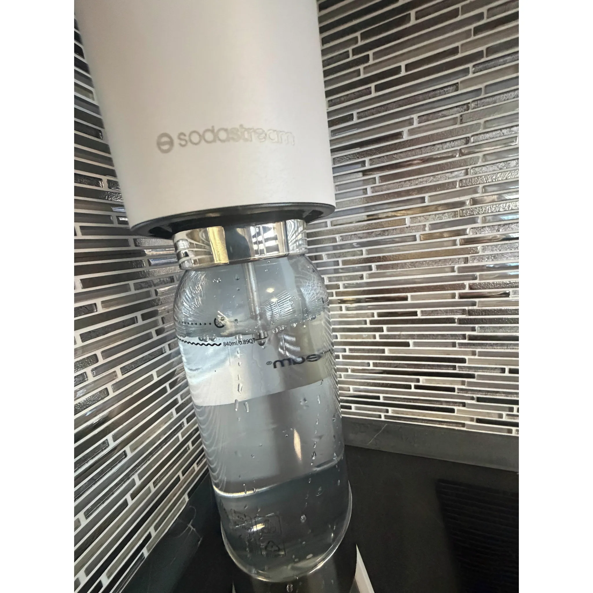 Fotografie 19 - Výrobník sody Sodastream Enso stříbrný