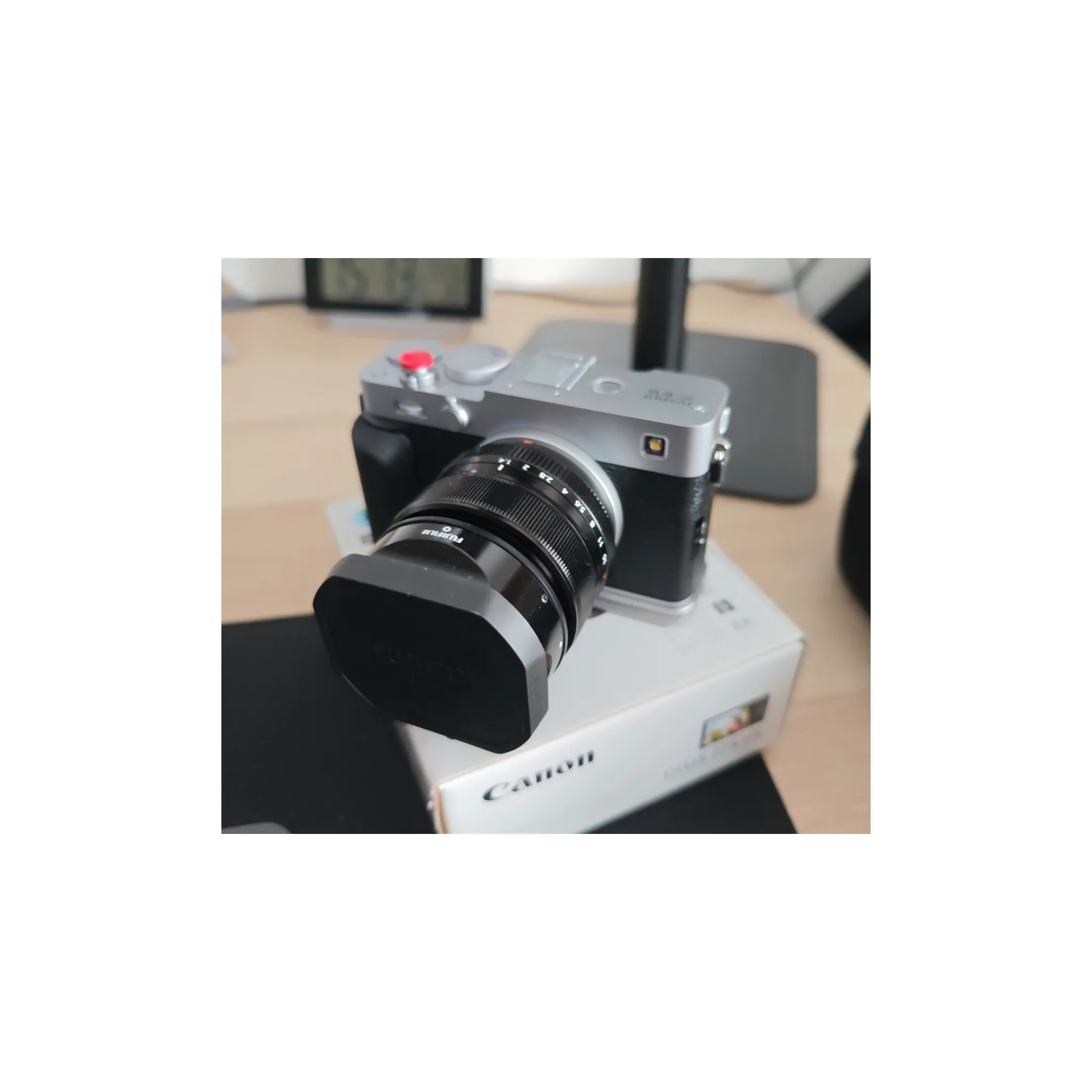 Fotografie 2 - Kompakt s výměnným objektivem Fujifilm X-E5 + XF 23 mm 2,8 R WR stříbrný