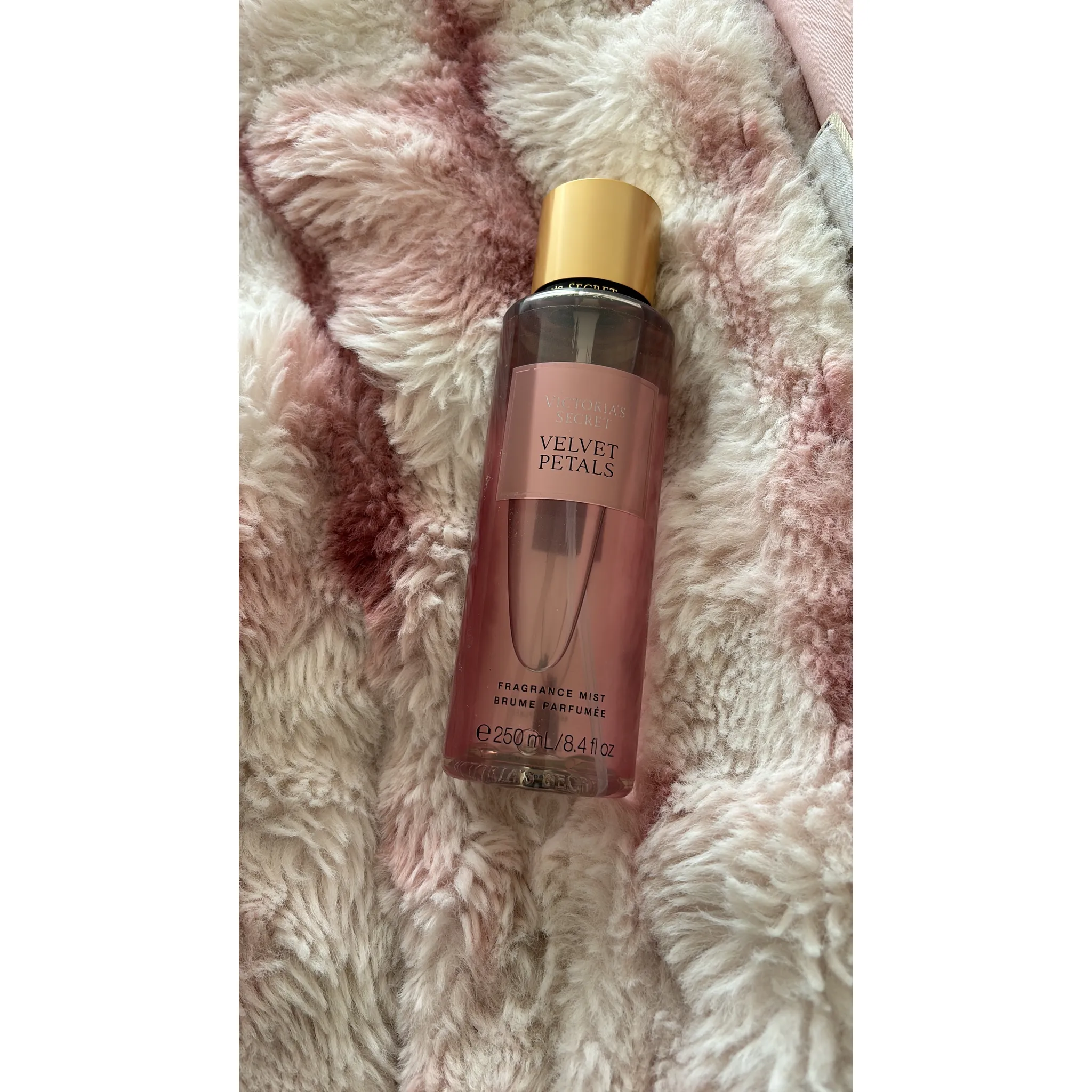 Fotografie 2 - Dámský parfém Victoria's Secret Velvet Petals Fragrance Mist W 250 ml