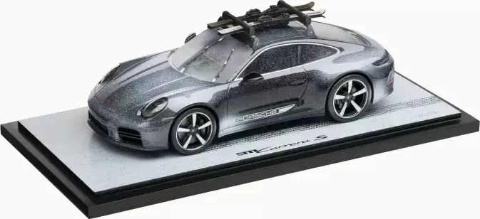 PORSCHE 911 Carrera S (992.2) Limited Edition Model 1:18 černý zasněžený (Exkluzivní sběratelský model vozu Porsche )