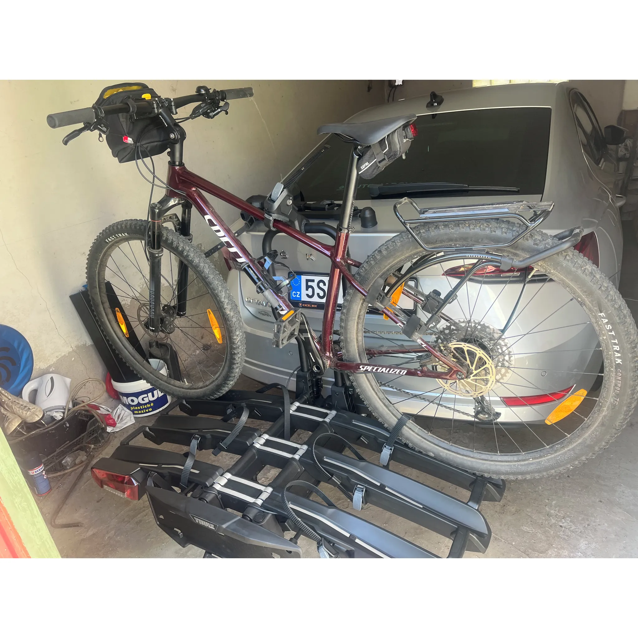 Fotografie 11 - Nosič kol Thule EasyFold XT 934 stříbrný pro 3 kola + taška Thule 9344