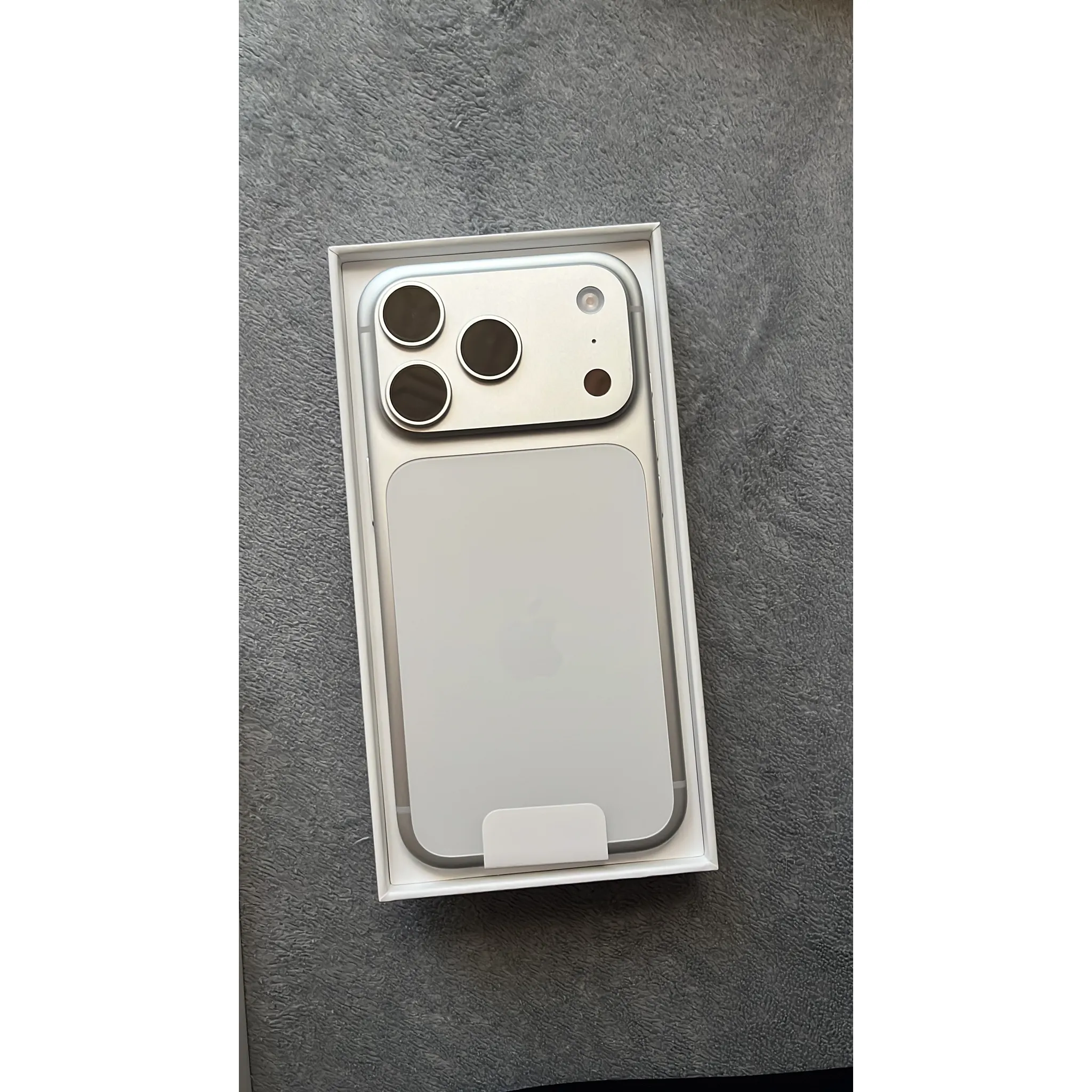 Fotografie 6 - Mobilní telefon Apple iPhone 17 Pro 512 GB stříbrný