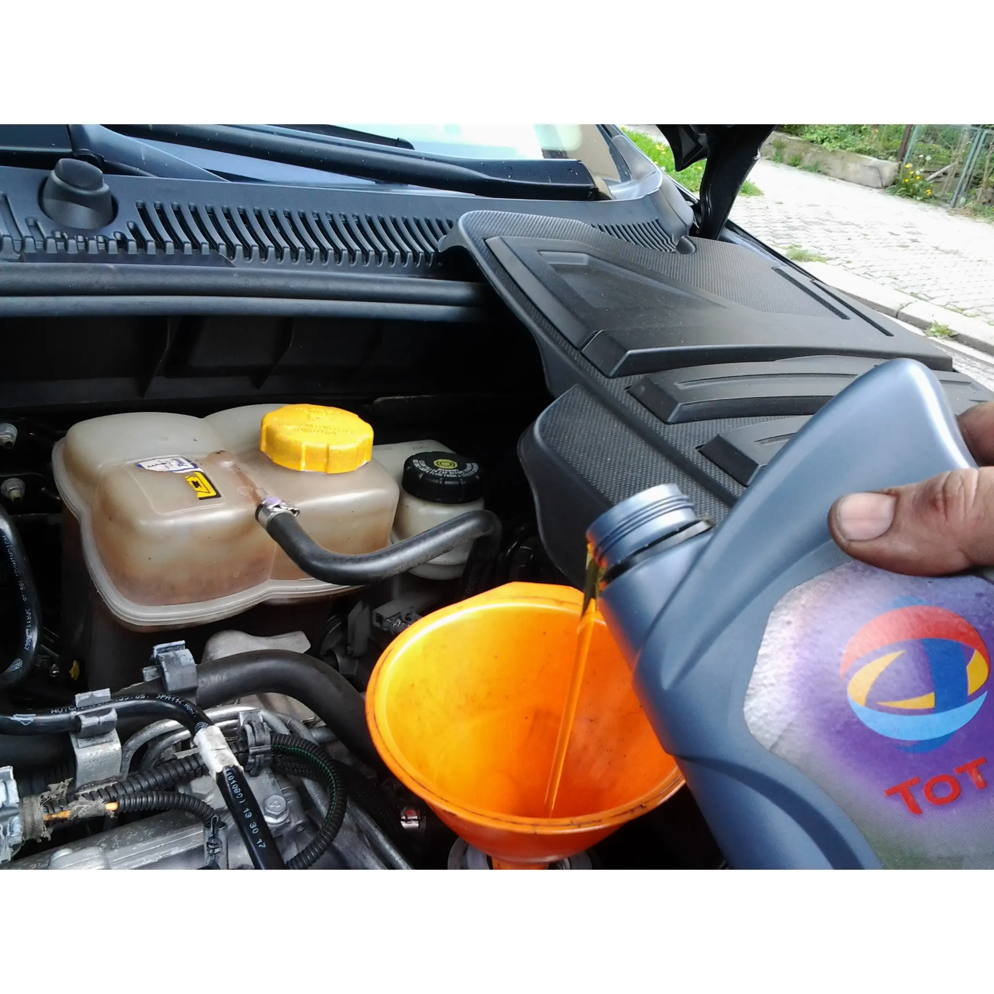 Fotografie 4 - Motorový olej Total Quartz Ineo ECS 5W-30 5 l