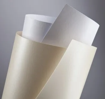 Barevný papír ozdobný papír Iceland ivory 220g, 20ks