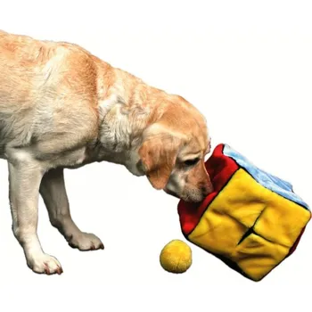 Hračka pro psa Trixie Kostka plyšová s míčky 21 cm