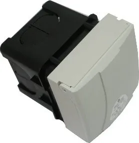 Elektrická zásuvka IZV 3243 Zásuvka vestavná 4P 32A IP44 s krabicí pod omítku