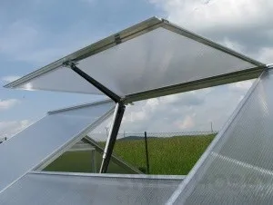 Příslušenství pro skleník Gutta Gardentec větrací okno 65 x 73 cm