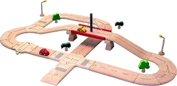 Set autodráh Plan Toys Silnice s mostem a křižovatkou