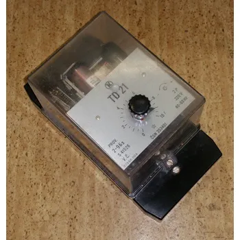 Relé Časové relé TD21 220V 50Hz 2P
