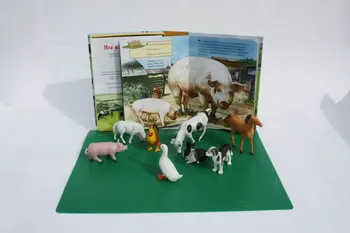 Leporelo Hrátky na dvorku + 8 plastových zvířátek v krabičce