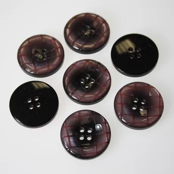 Knoflík Knoflík růžovočerný vzorovaný K40-2, průměr 25 mm.