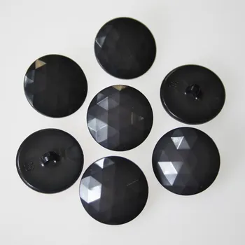 Knoflík Knoflík šedý K36-11, průměr 23 mm.