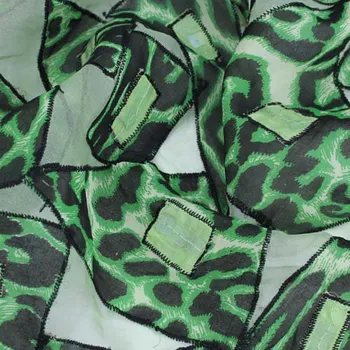 Šifon zelený, zelenočerná aplikace, š.100