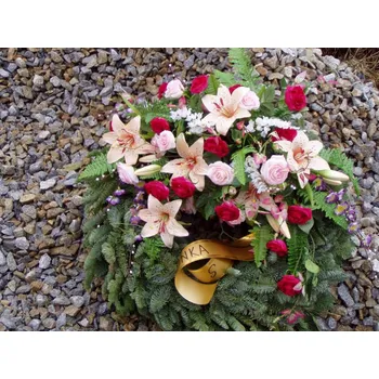 Věnec smuteční věnec s látkovými květinami 2 50 cm