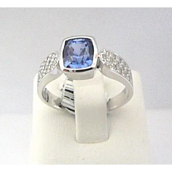 Prsten Klenoty Budín Luxusní prsten z bílého zlata osazený vzácným modrým safírem - vel. 56/4,24gr (Klenoty Budín Luxusní prsten z bílého zlata osazený vzácným modrým safírem - vel. 56/4,24gr)