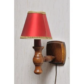 Lampička Lampička z masivního dřeva červená