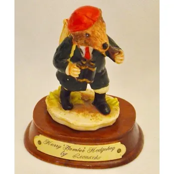 Zahradní dekorace Stojící krtek keramická soška na podstavci