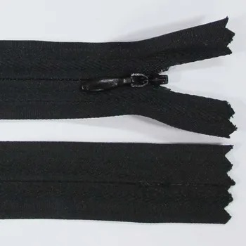 Zip Zip skrytý 3mm délka 18cm, barva 332