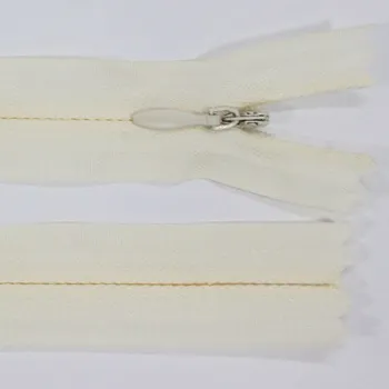 Zip Zip skrytý 3mm délka 25cm, barva 103