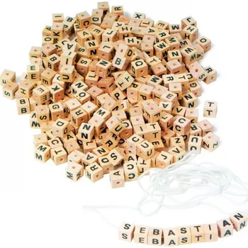 Dřevěná hračka Goki Dřevěné provlékací kostičky